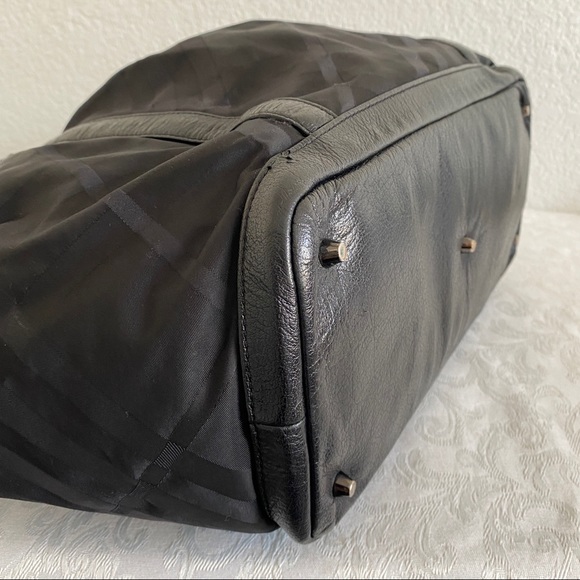 Burberry check multi purpose large nylon bag - Picture 8 of 14